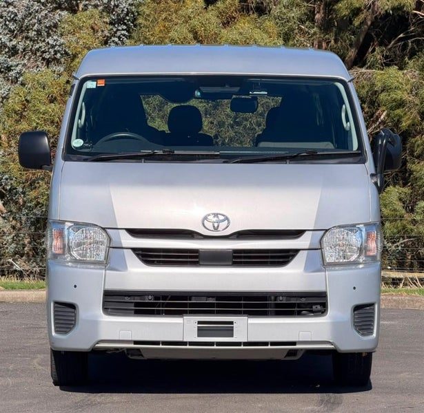 2023 Toyota Hiace 10 seater, photo 3