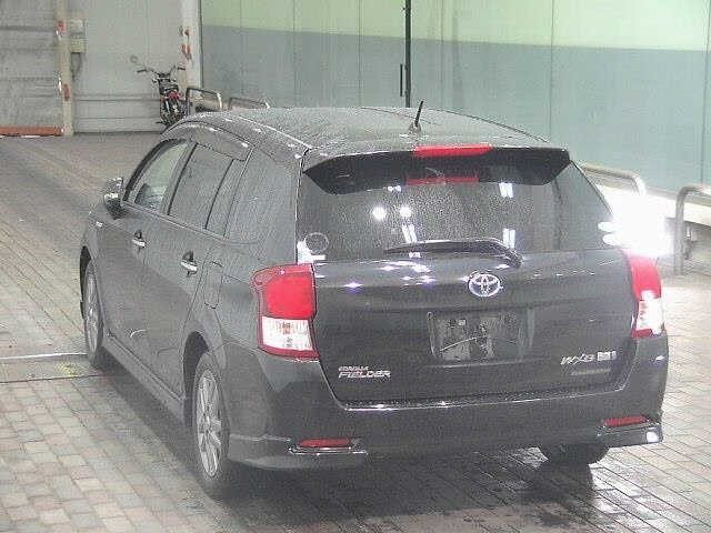 2013 Toyota Corolla FIELDER HYBRID, photo 2