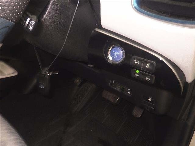 2015 Toyota Prius, photo 3