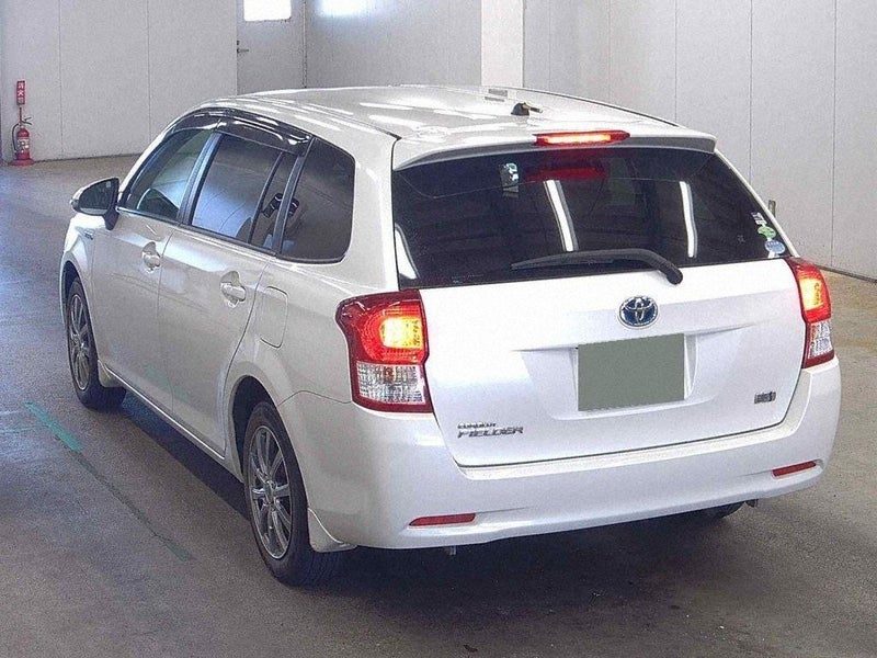 2013 Toyota Corolla FIELDER HYBRID, photo 2