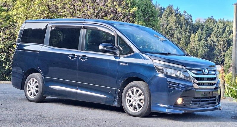 2014 Toyota Voxy HYBRID V