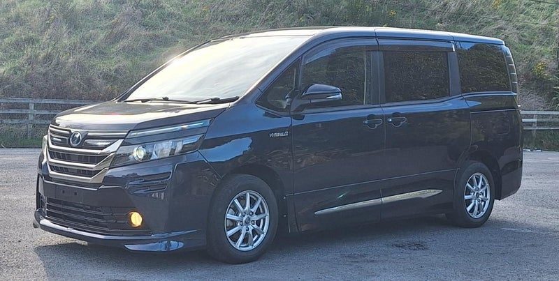 2014 Toyota Voxy HYBRID V, photo 3