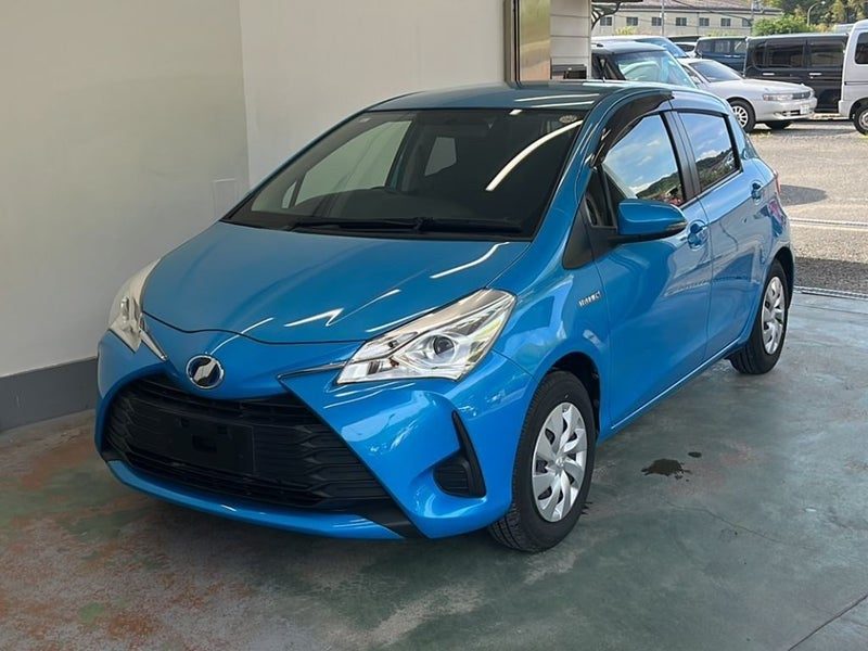 2017 Toyota Vitz HYBRID F, photo 3