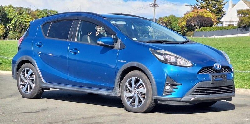 2018 Toyota Aqua CROSSOVER, photo 2