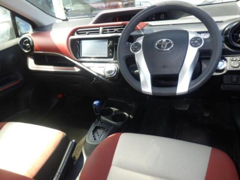2015 Toyota Aqua S Push start, photo 3