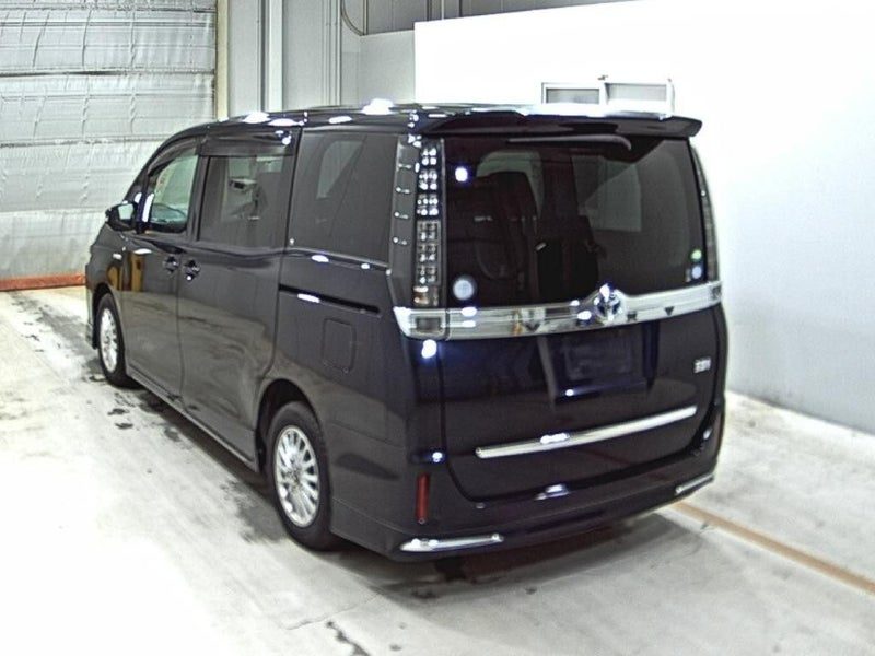 2014 Toyota Voxy HYBRID V, photo 2