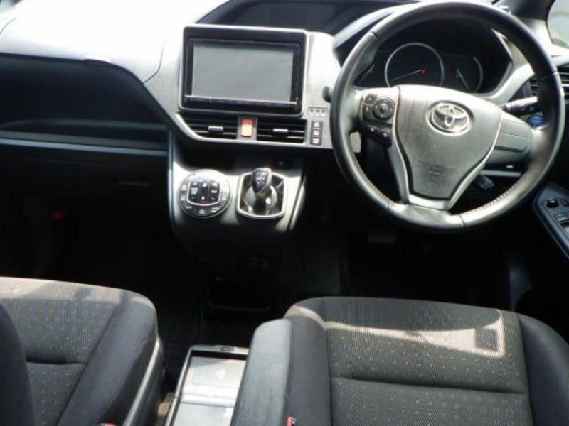 2014 Toyota Voxy HYBRID V, photo 3