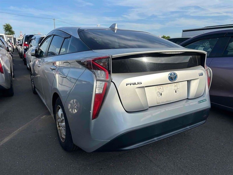 2017 Toyota Prius E, photo 2
