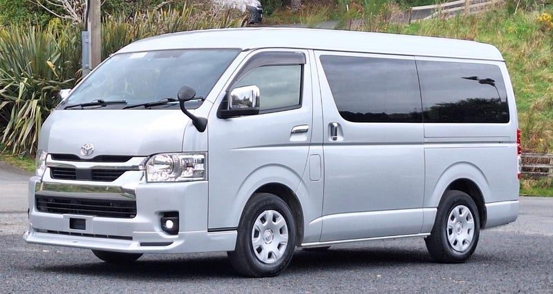 2023 Toyota Hiace 10 seater, photo 3