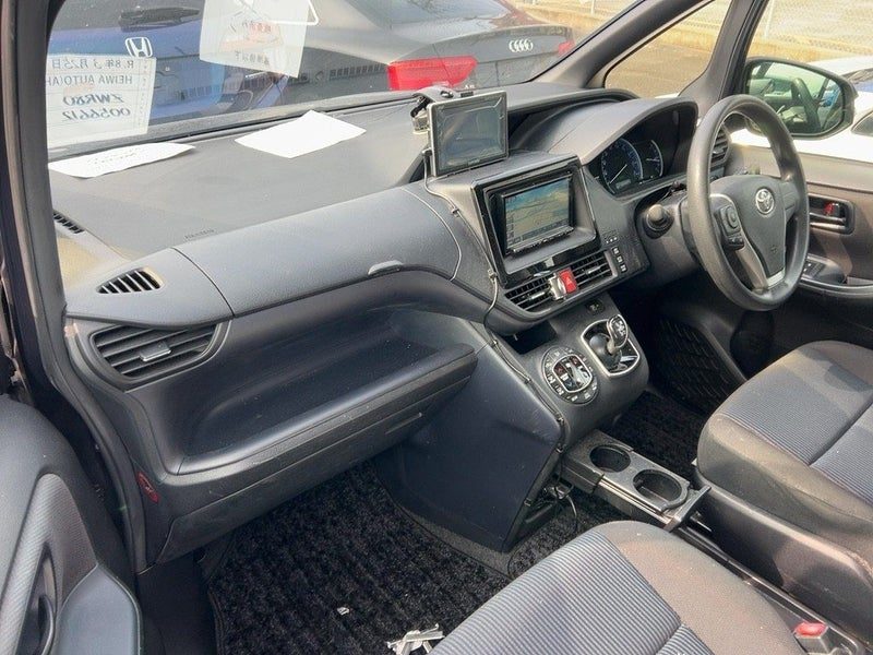 2014 Toyota Voxy HYBRID X, photo 3
