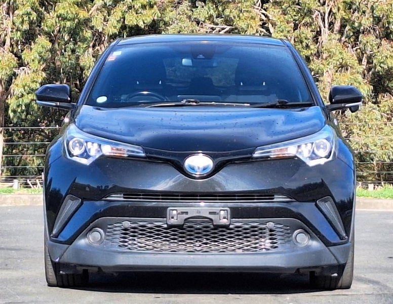 2017 Toyota C-HR HYBRID S, photo 2