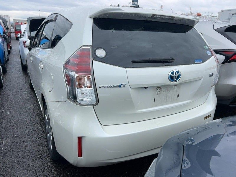 2017 Toyota Prius ALPHA, photo 2