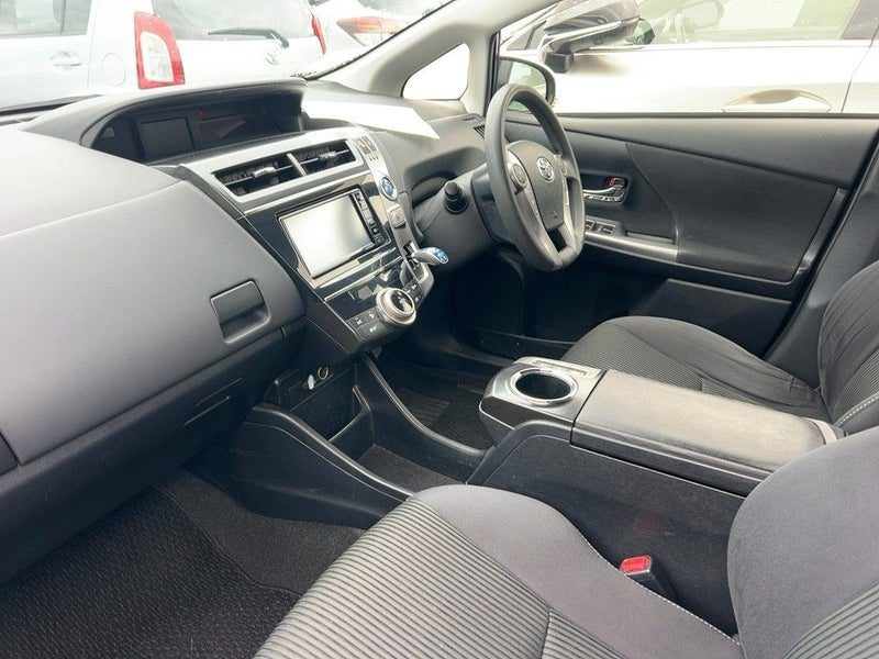 2017 Toyota Prius ALPHA, photo 3