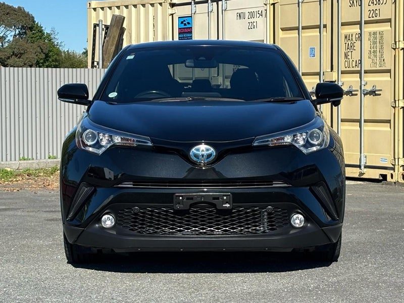 2017 Toyota C-HR HYBRID S, photo 2