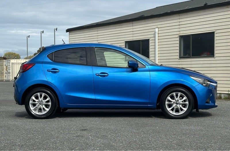 2015 Mazda Demio 13 S, photo 2