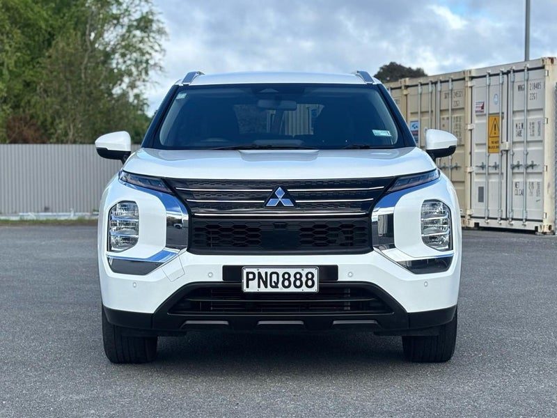 2022 Mitsubishi Outlander, photo 2