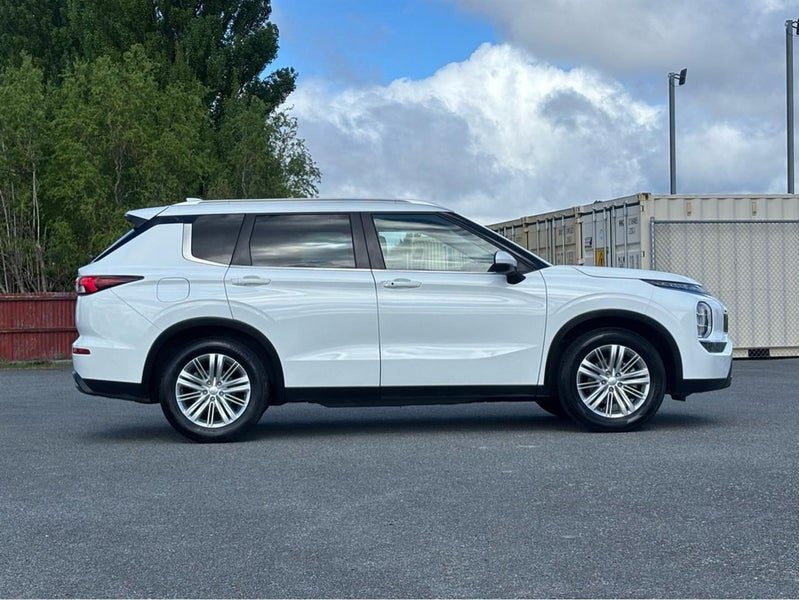 2022 Mitsubishi Outlander, photo 3