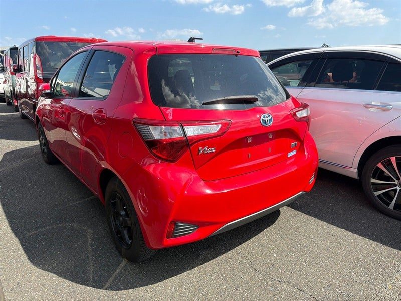 2017 Toyota Vitz HYBRID F SAFETY SENS, photo 2