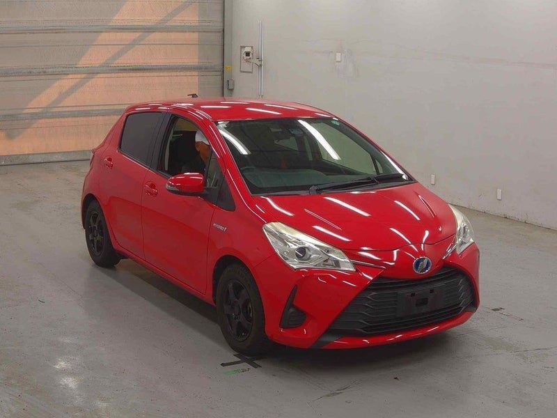 2017 Toyota Vitz HYBRID F SAFETY SENS, photo 3