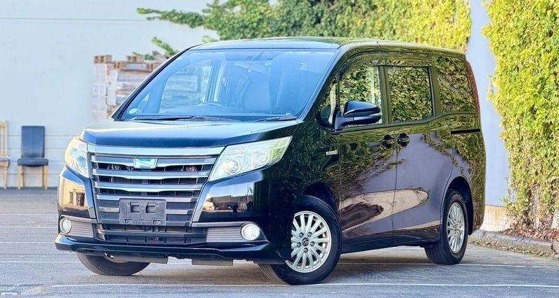 2015 Toyota Noah Hybrid X daylight plus