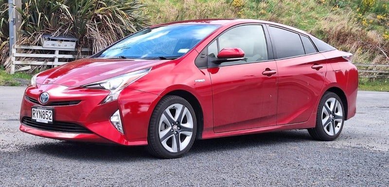2017 Toyota Prius S TOURING SELECTION, photo 2