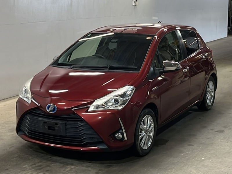 2017 Toyota Vitz HYBRID F, photo 3