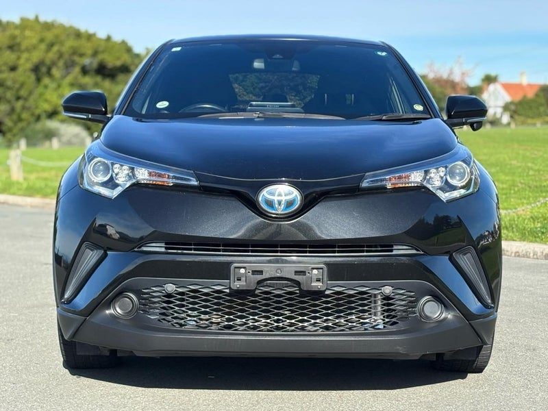 2017 Toyota C-HR HYBRID S, photo 2