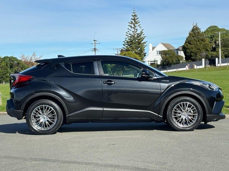 2017 Toyota C-HR HYBRID S, photo 3