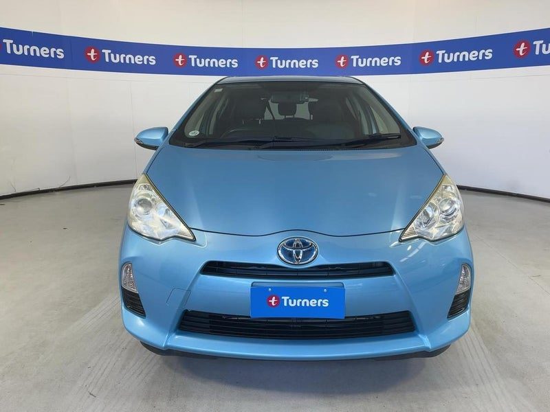 2013 Toyota Aqua, photo 2