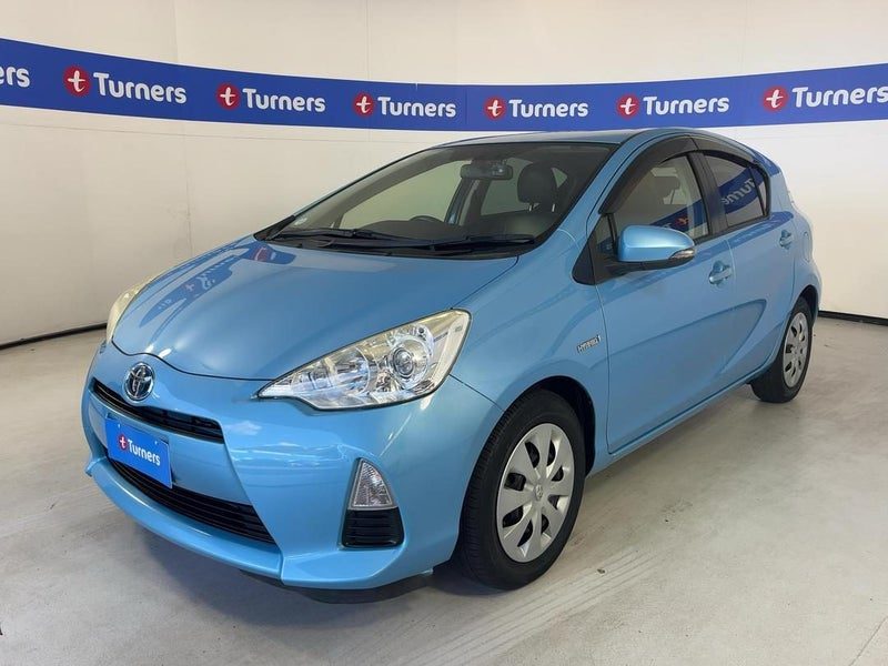 2013 Toyota Aqua, photo 3