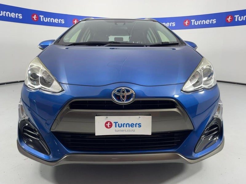 2015 Toyota Aqua, photo 2