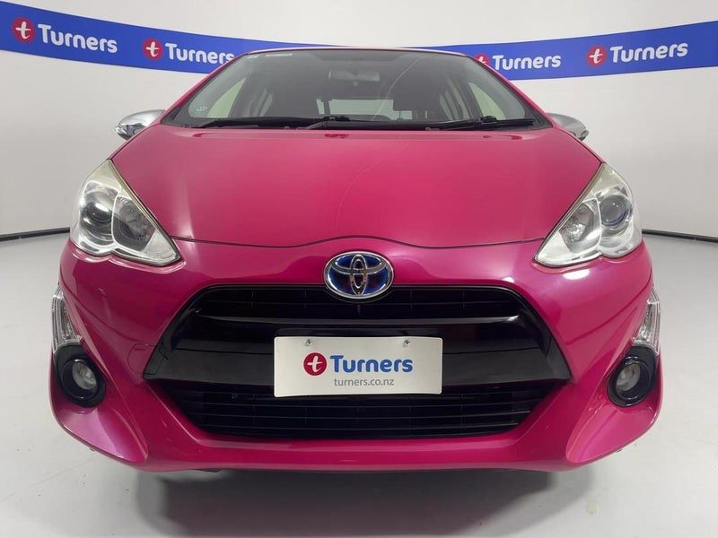 2015 Toyota Aqua, photo 2