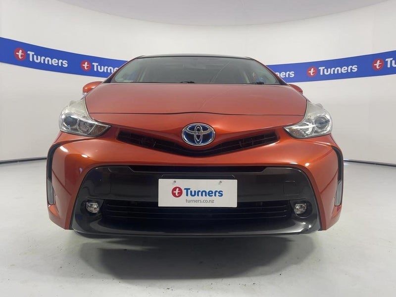 2015 Toyota Prius Alpha, photo 2