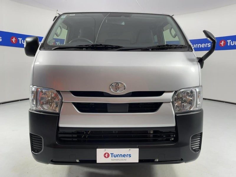 2021 Toyota Hiace, photo 2