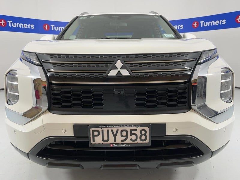 2023 Mitsubishi Outlander LS, photo 2