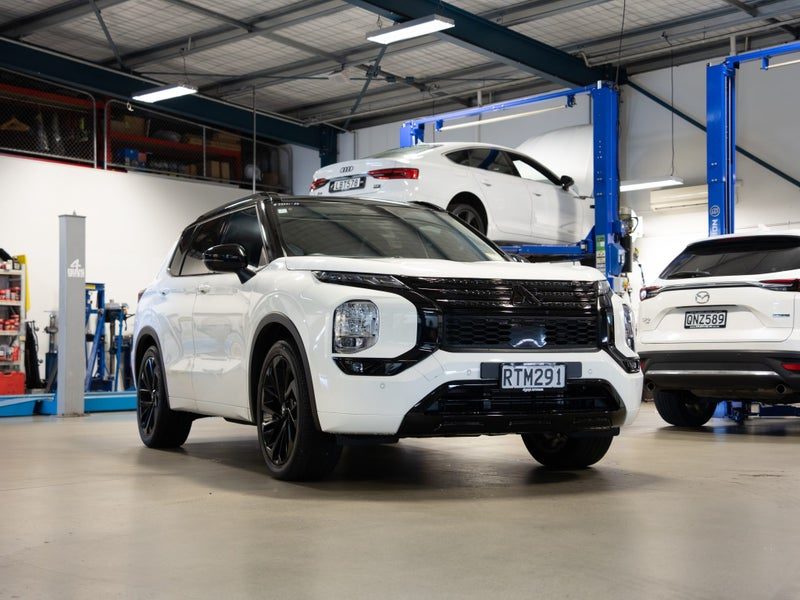 2024 Mitsubishi Outlander VRX 7 Seater, photo 3