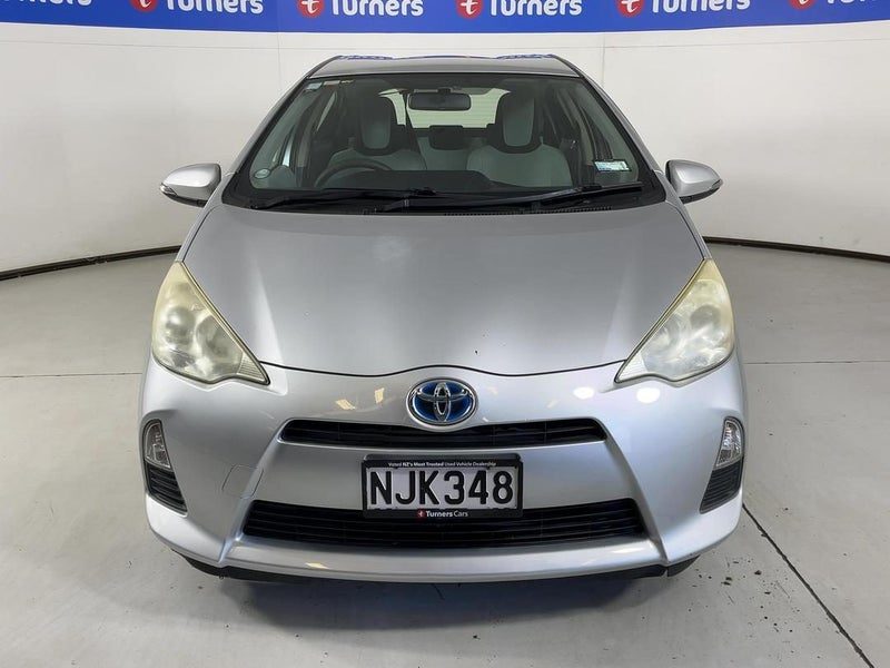 2013 Toyota Aqua, photo 2