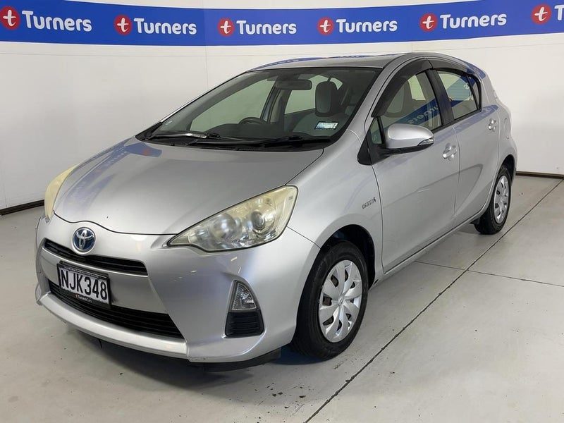 2013 Toyota Aqua, photo 3