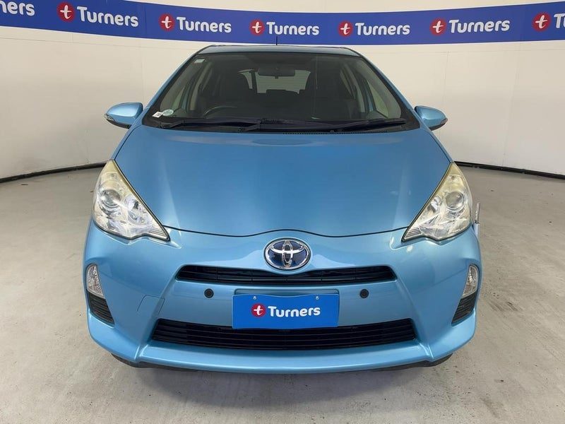 2012 Toyota Aqua, photo 2