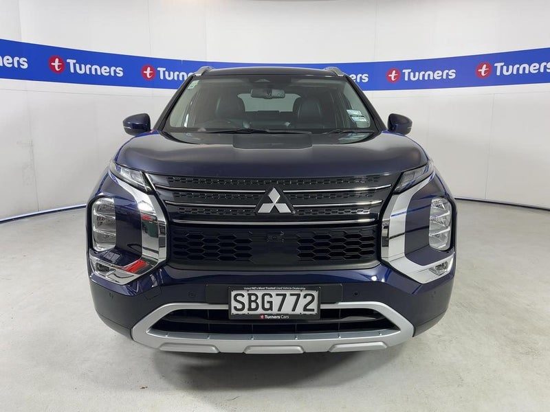 2023 Mitsubishi Outlander XLS, photo 2