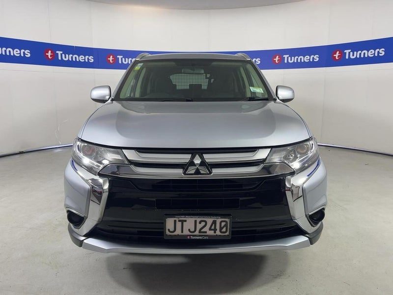 2016 Mitsubishi Outlander LS, photo 2