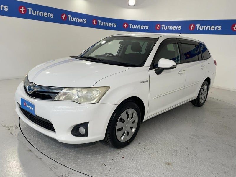 2013 Toyota Corolla Fielder Hybrid, photo 3