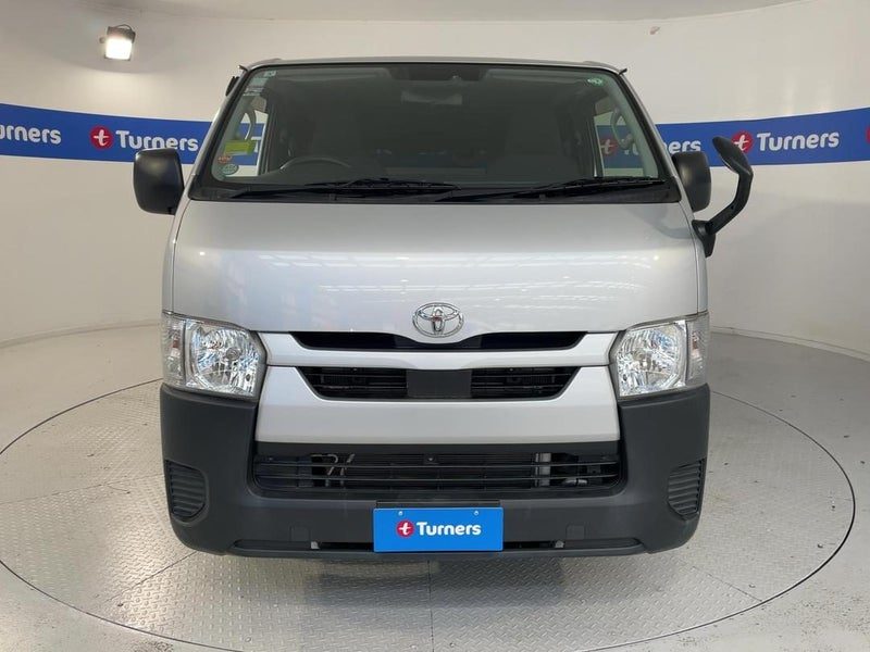 2021 Toyota Hiace, photo 2