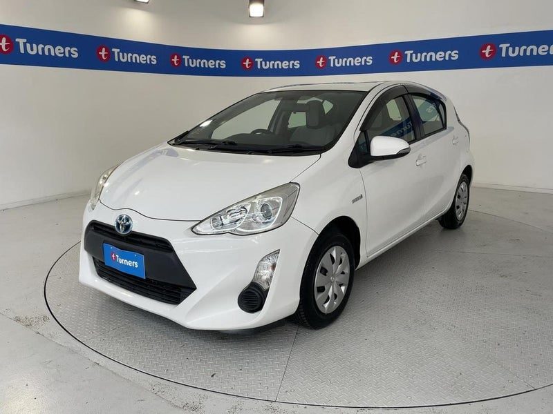 2015 Toyota Aqua, photo 3