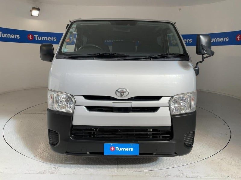 2020 Toyota Hiace, photo 2