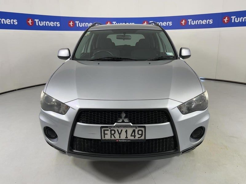 2010 Mitsubishi Outlander LS, photo 2