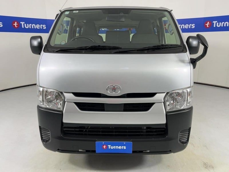 2021 Toyota Hiace, photo 2
