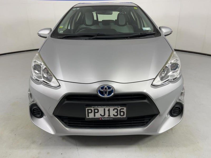 2017 Toyota Aqua, photo 2