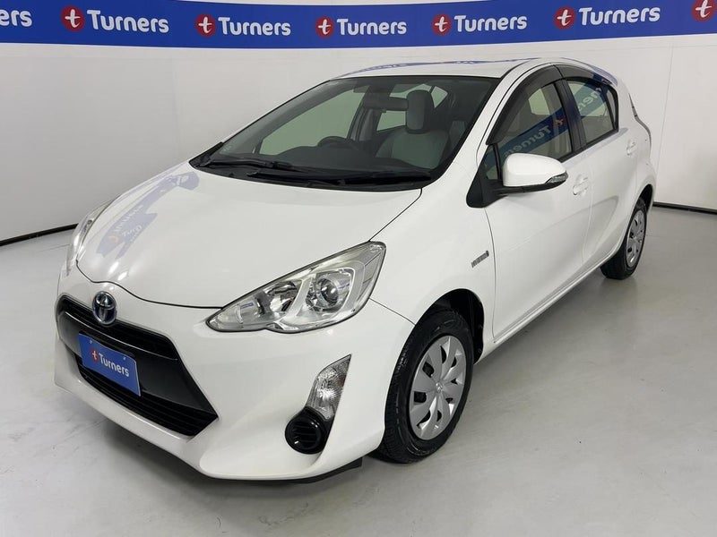 2015 Toyota Aqua, photo 3
