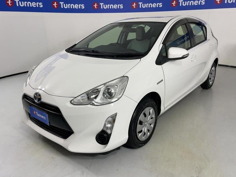 2015 Toyota Aqua, photo 3